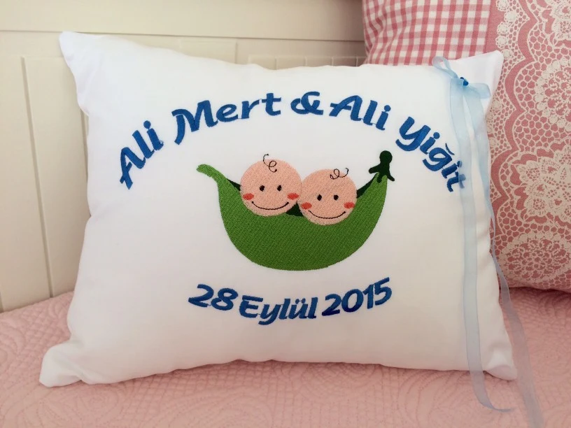 İKİZ BEBEK İSİMLİ TAKI YASTIĞI